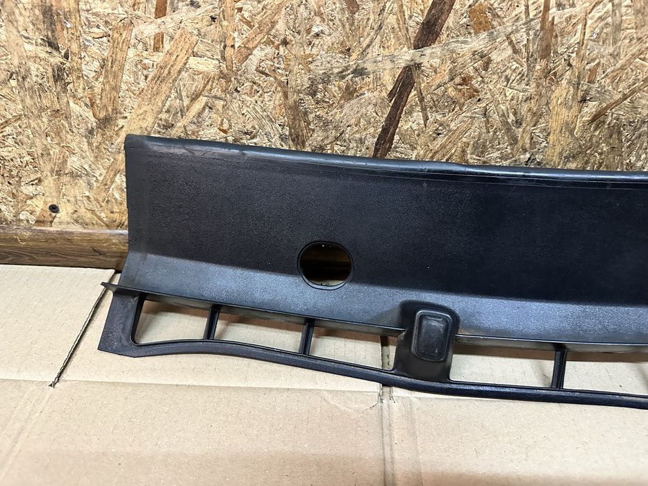 Переднє ліве жабо Шкода Октавія Тур Skoda Octavia Tour 1996-2010