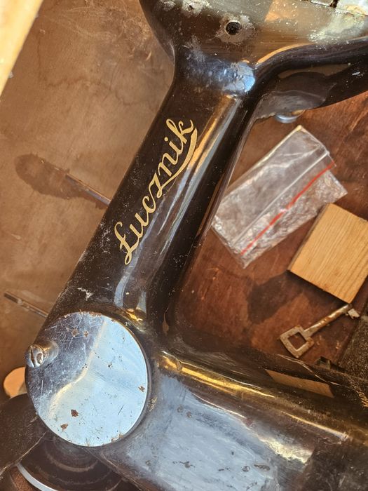 Stara maszyna do szycia łucznik antyk PRL