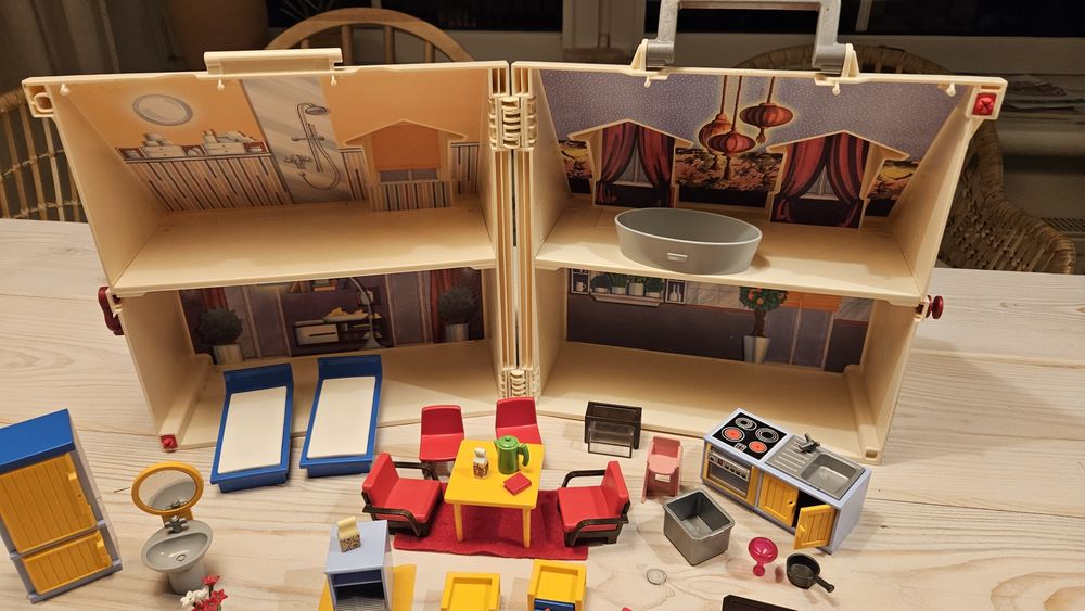 Domek Play Mobile z dużą ilością wyposażenia