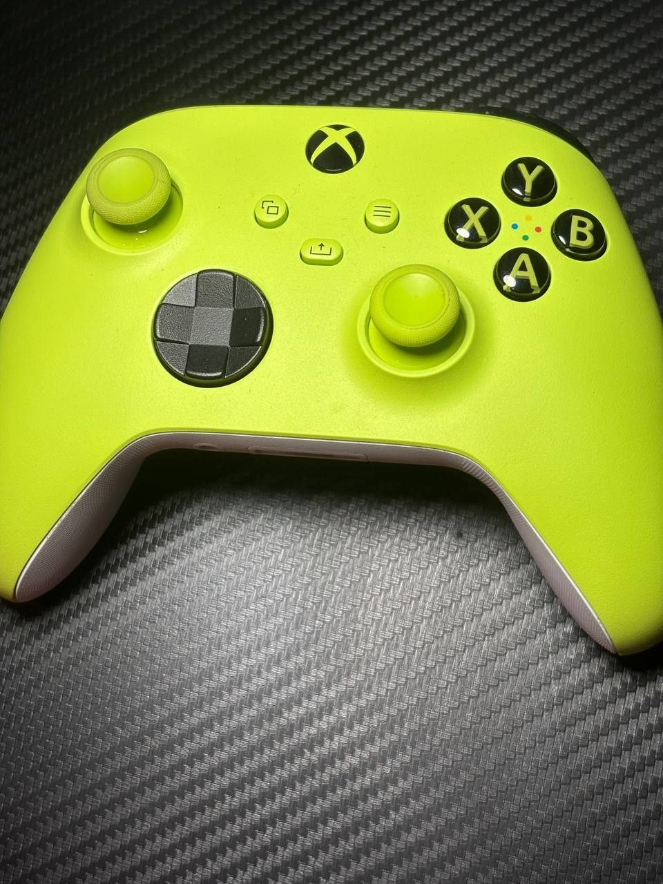 Геймпад Microsoft Xbox Series XS Controller Electric Volt (QAU-00022)