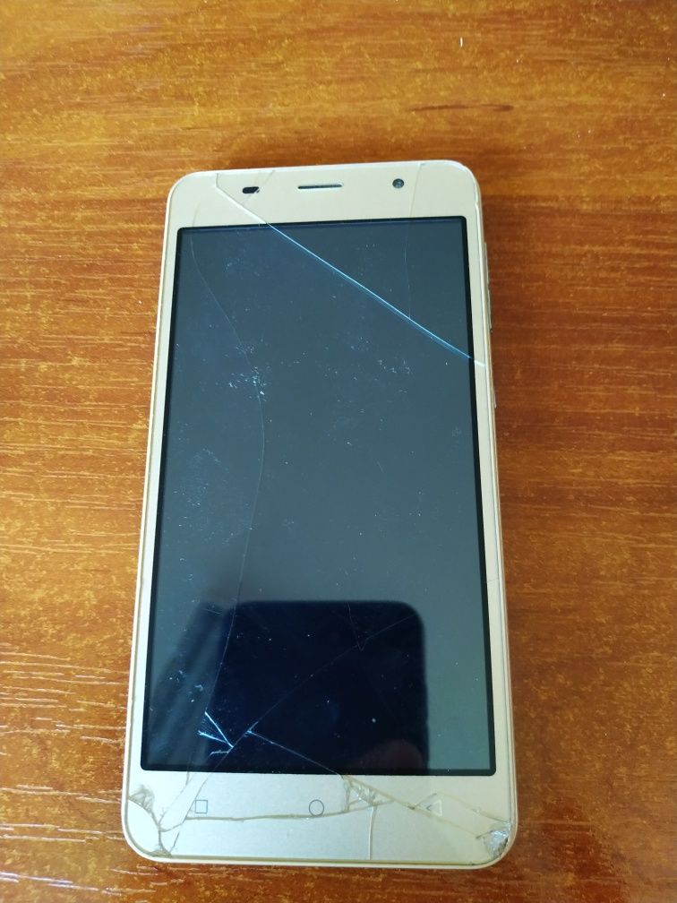 Смартфон Bravis A 509