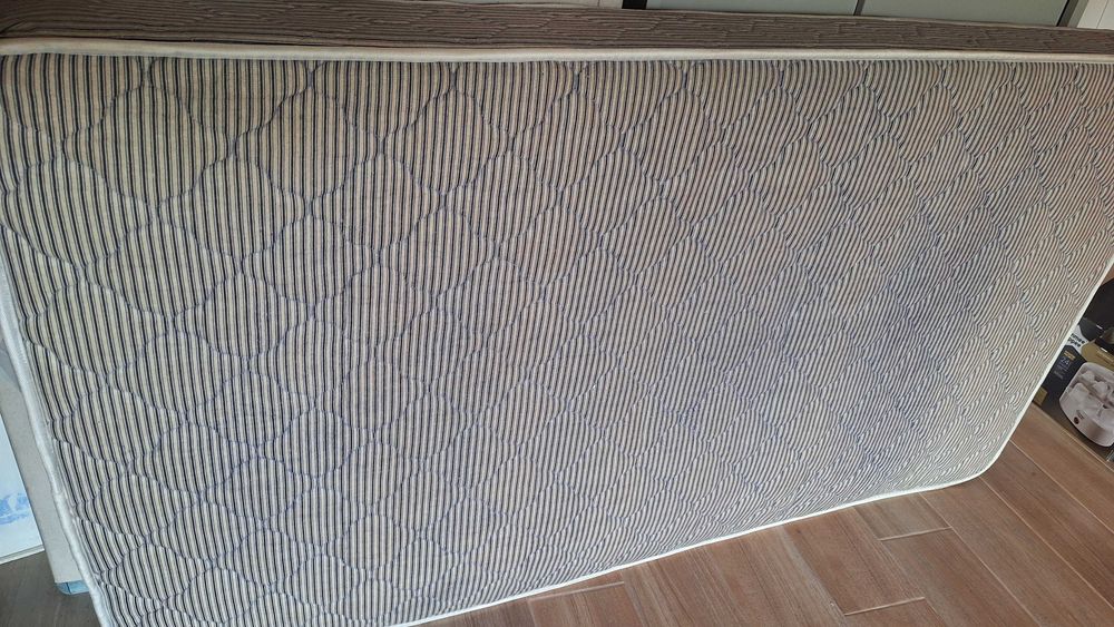 Colchão Pikolin Normablock 190 x 105, em bom estado, sem manchas