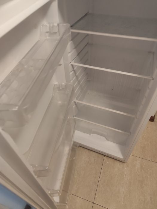 Frigorífico em ótimo estado de funciona(geladeira)mento