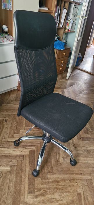 Krzeslo obrotowe wygodne !