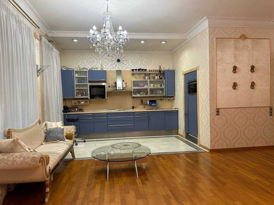 Центр! Оренда 4-К Квартири Костельна 4 Майдан