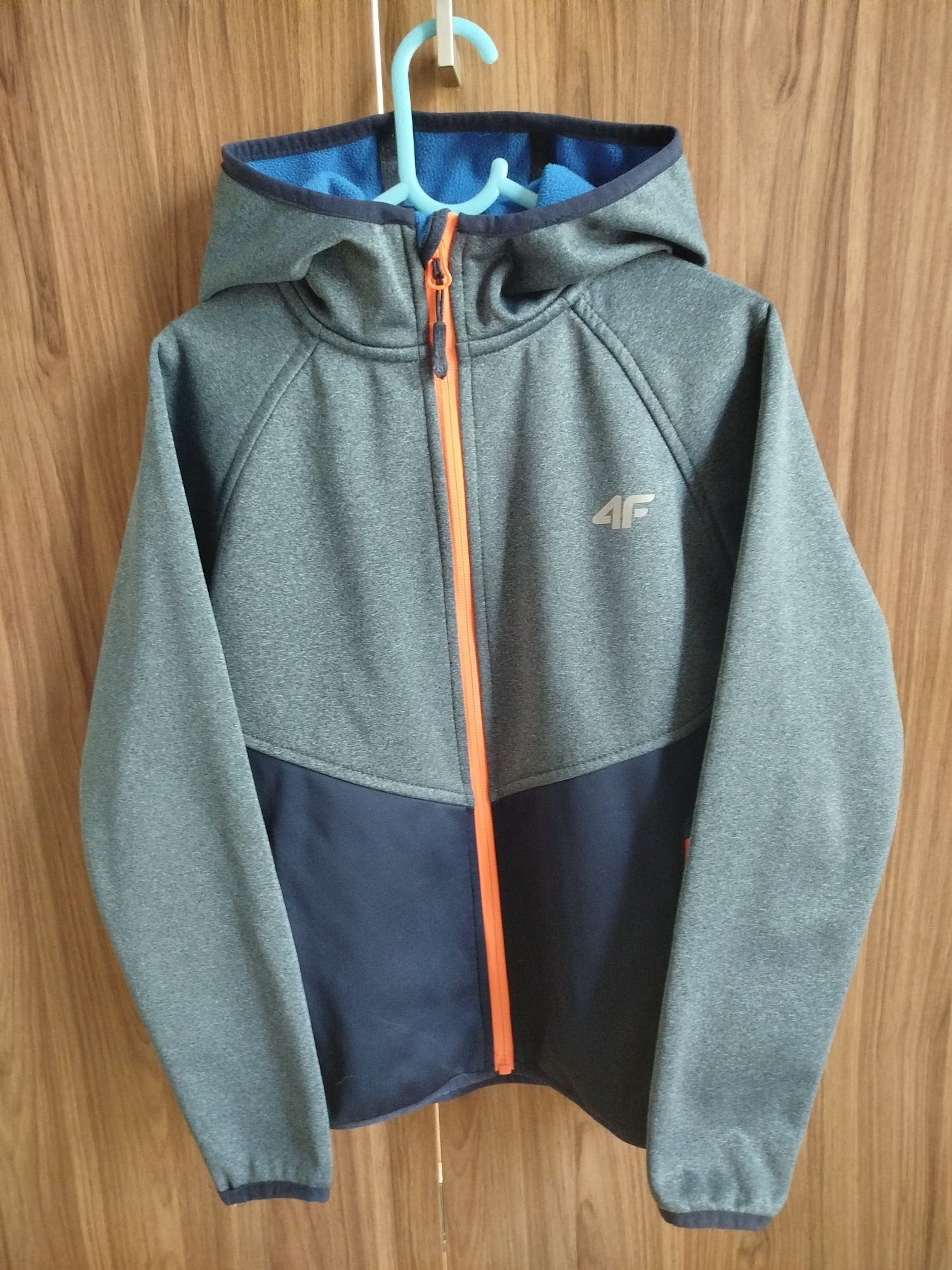 Softshell dziecięcy F4 
Długość całkowita: 50 cm
Długość