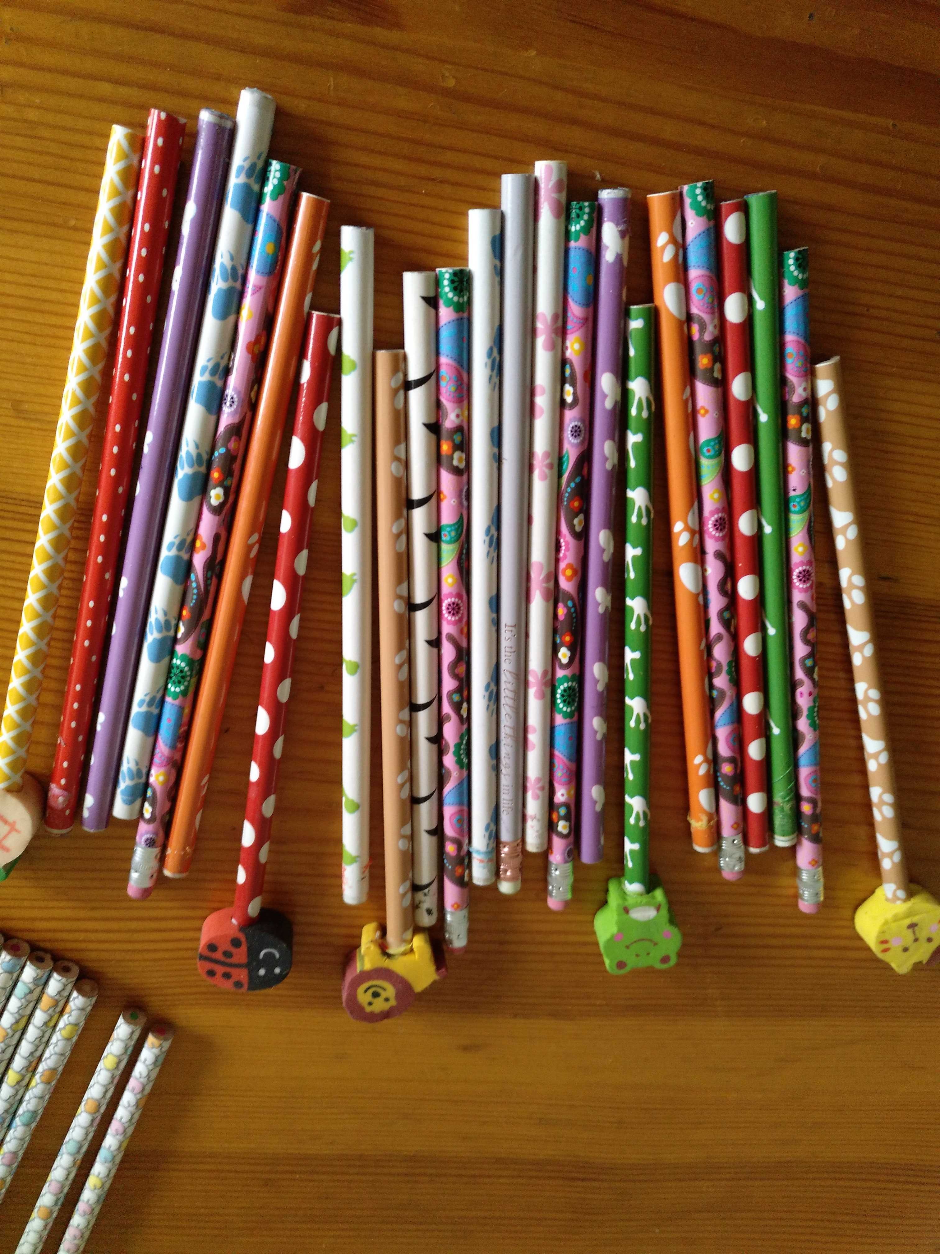 Kredki Disney , ołówki i gumki, zestaw 40 szt. nowe