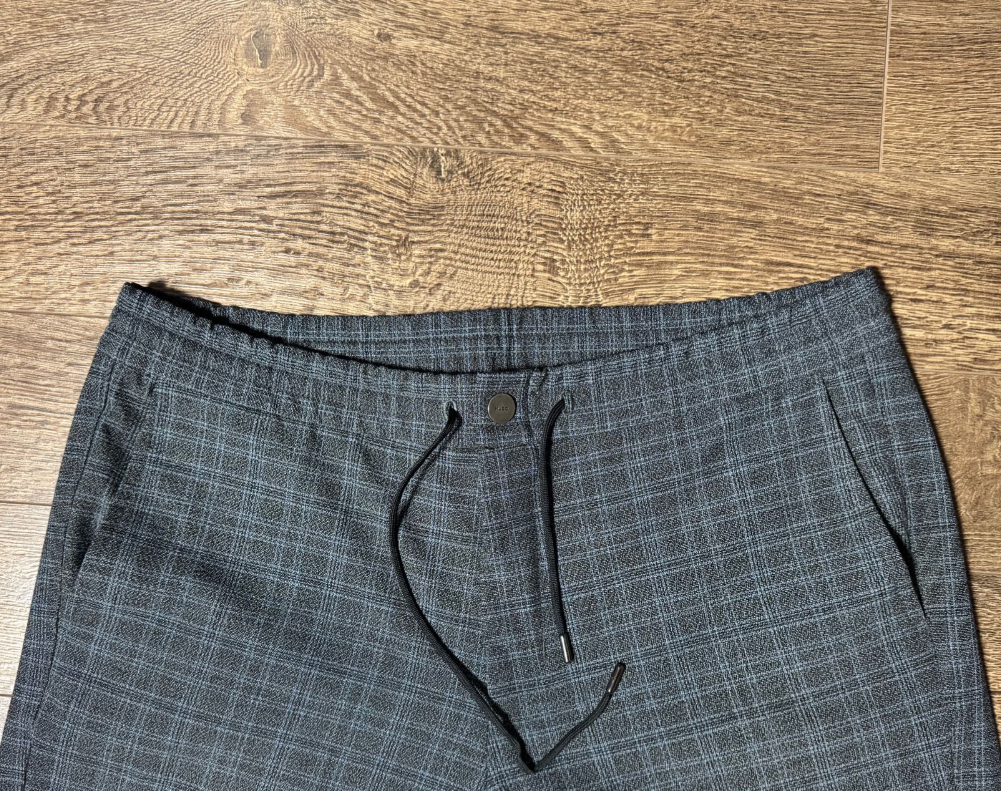Джогеры Hugo Boss .
