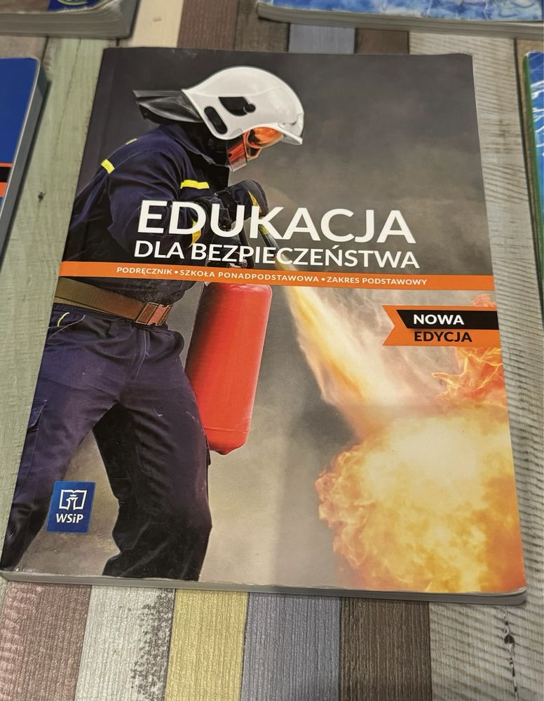 Zestaw ksiazek do szkol liceum /technikum kl 1