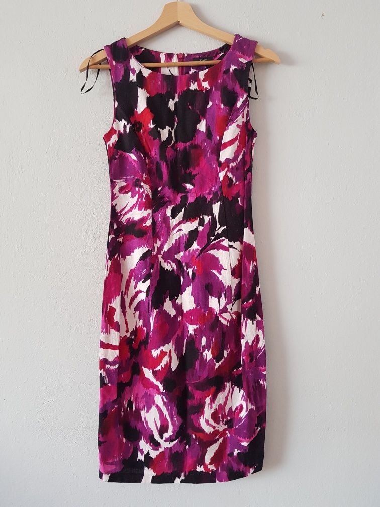 Fioletowa wzorzysta sukienka na sylwestra