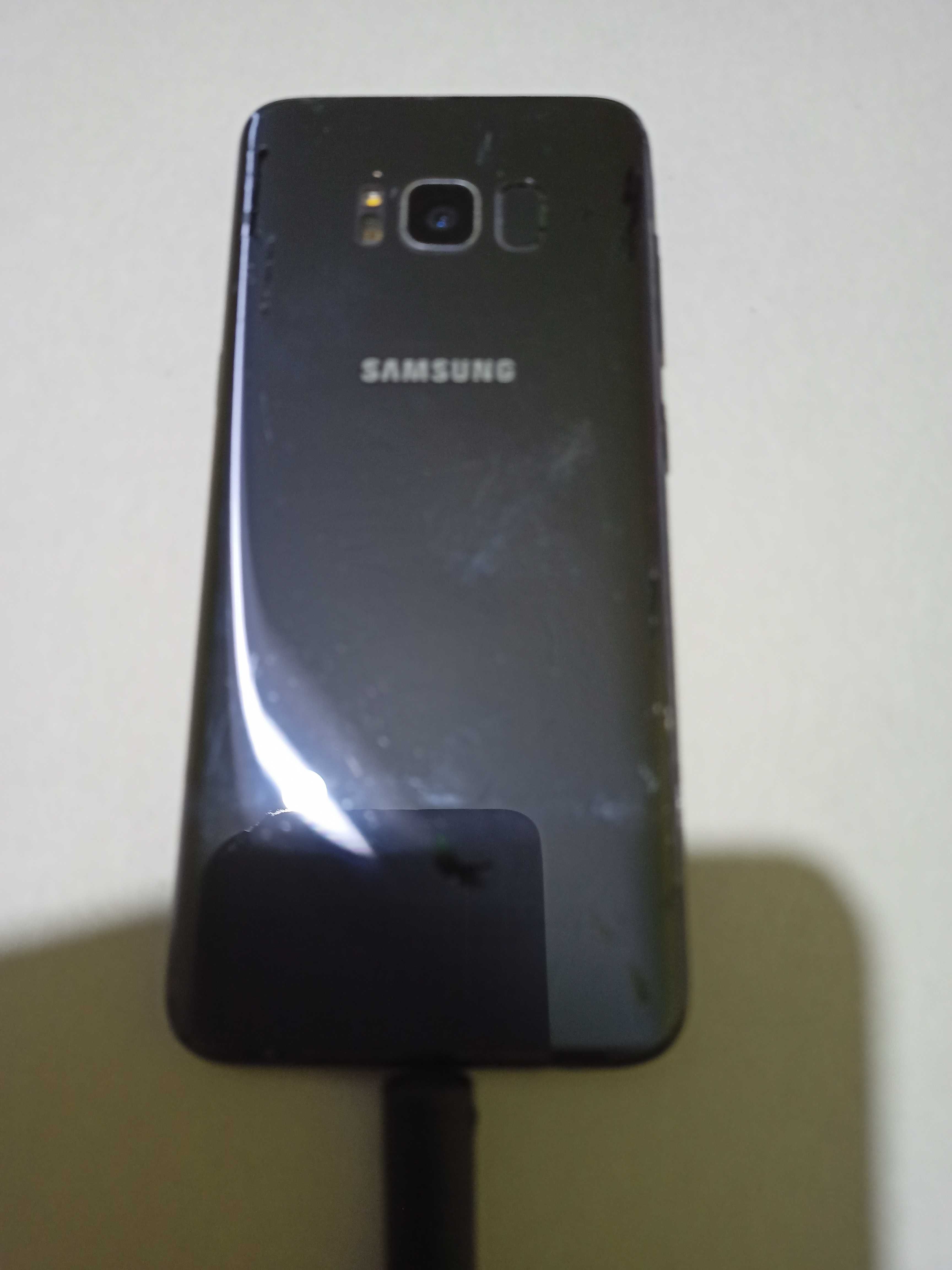 Samsung S 8 . Super AMOLED 2960-14420 , 4К съёмка,стереозвук,IP68 .
