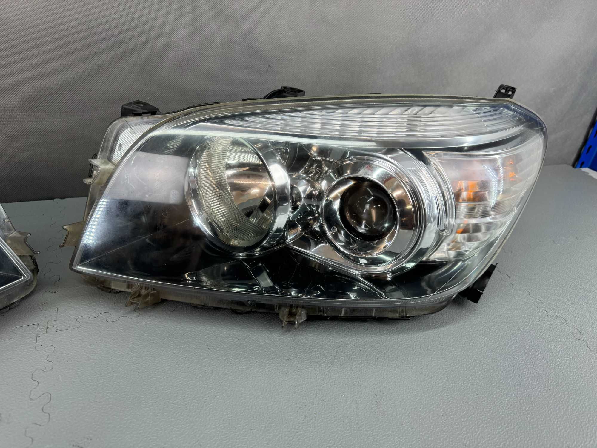 Toyota RAV4 III Lampy Przód Przednie Komplet Lewa + Prawa Europa