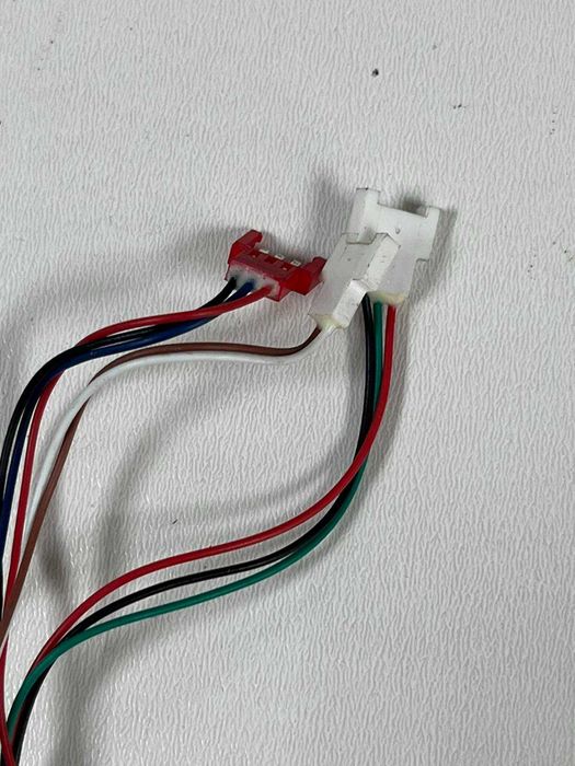 дисплей на приборной панели и ручка газа на  электросамокат