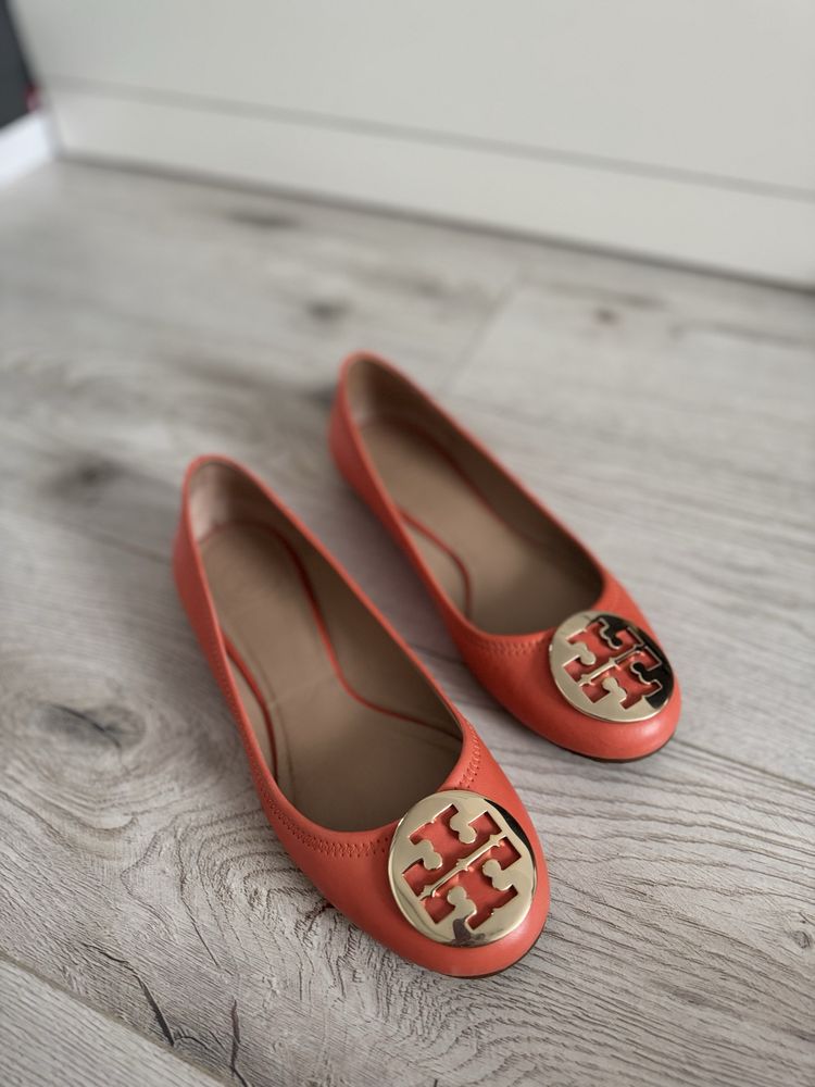 Balerinki tory burch mokasyny logo slip on skorzane