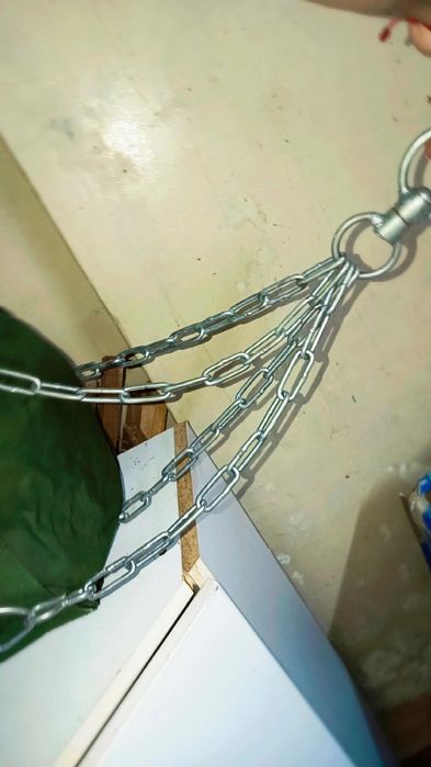 Saco de boxe com acessórios para pendurar