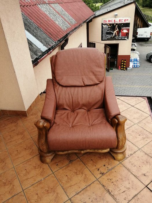 Dwa fotele dębowe skórzane po renowacji