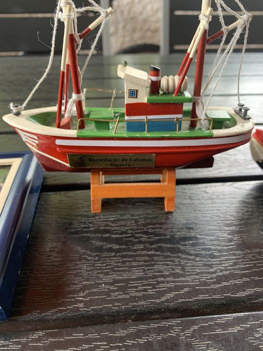 Varios barcos de decoraçao em madeira
