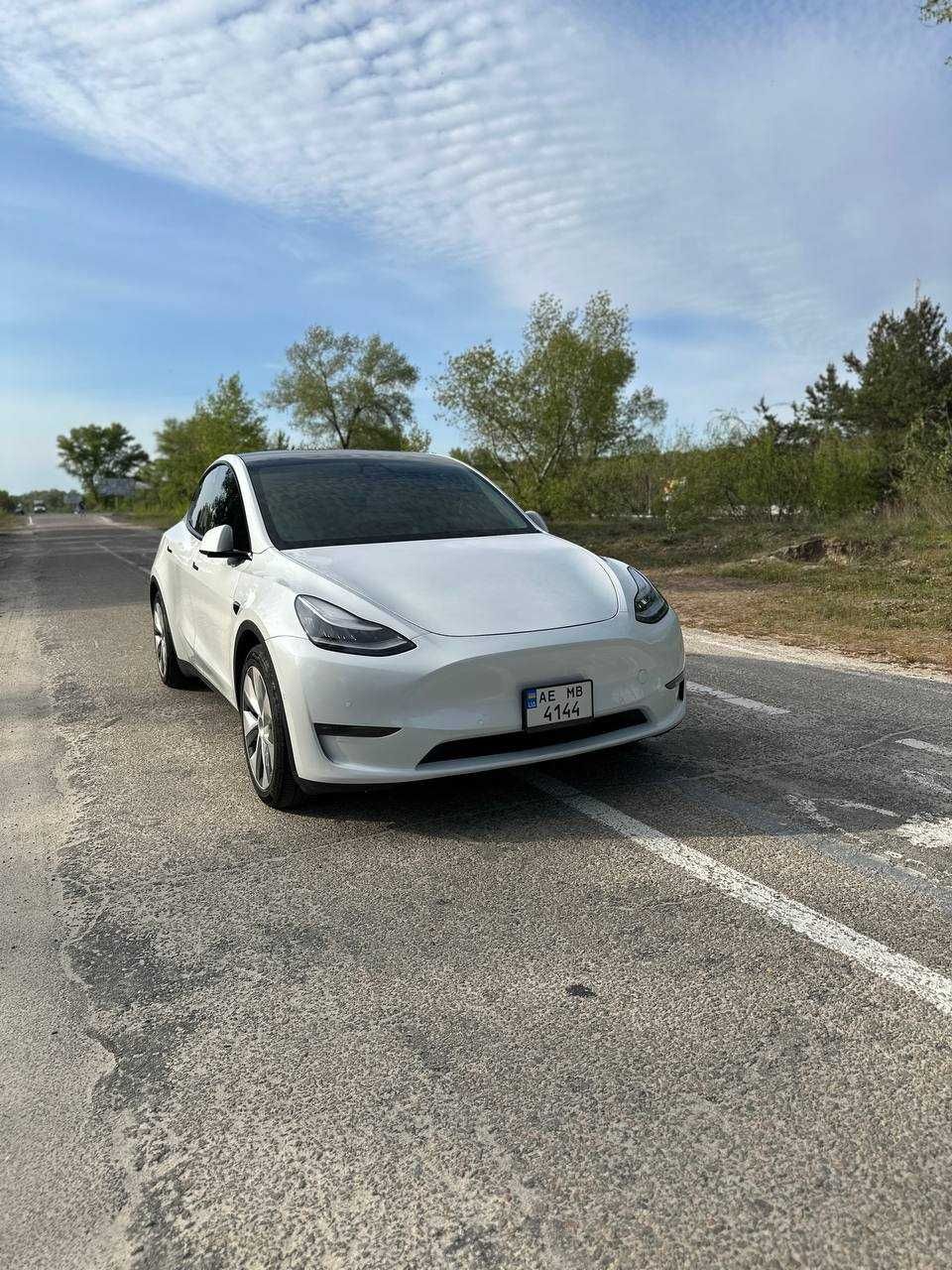 Tesla model Y продам