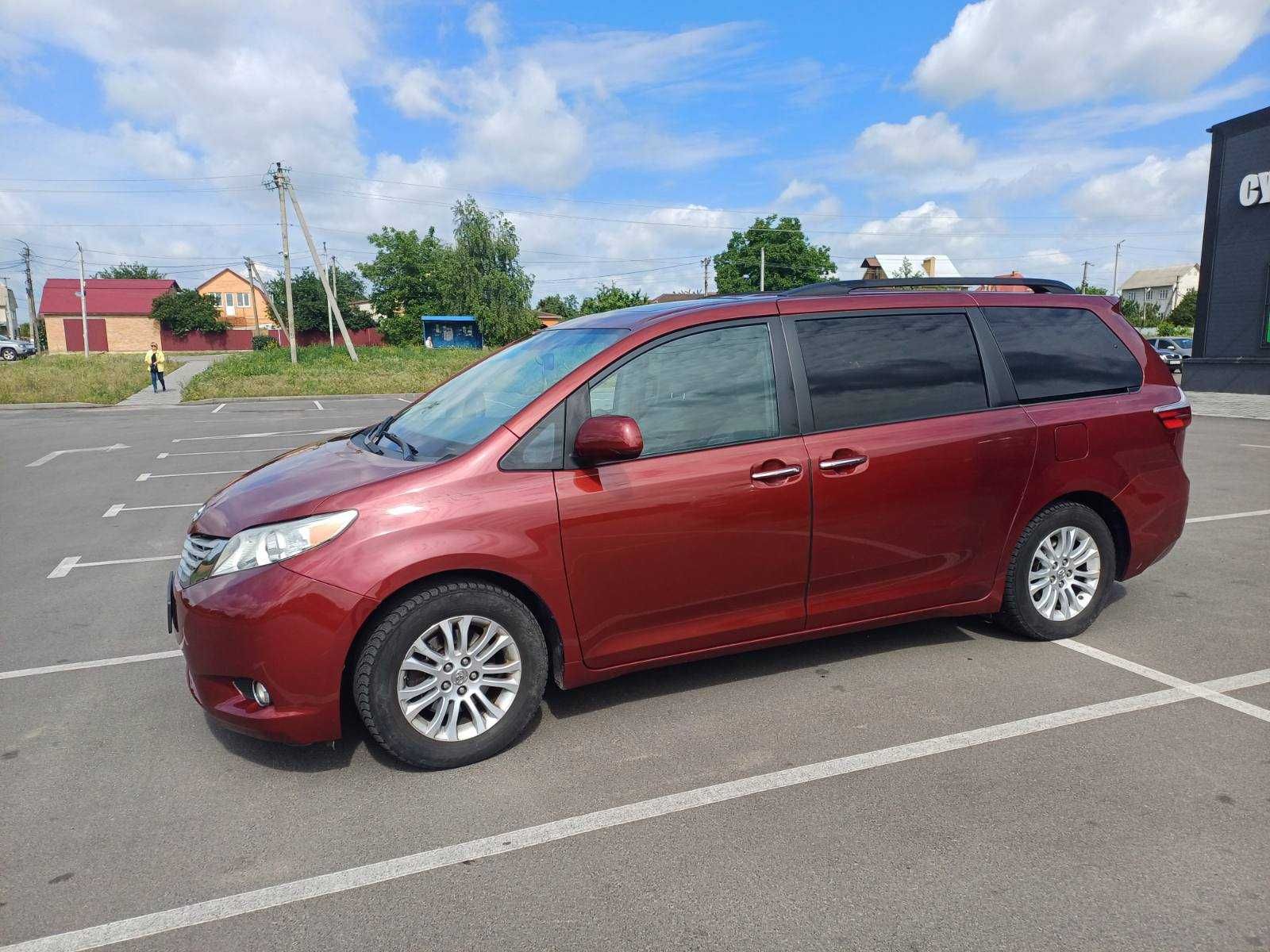 Продам Toyota Sienna