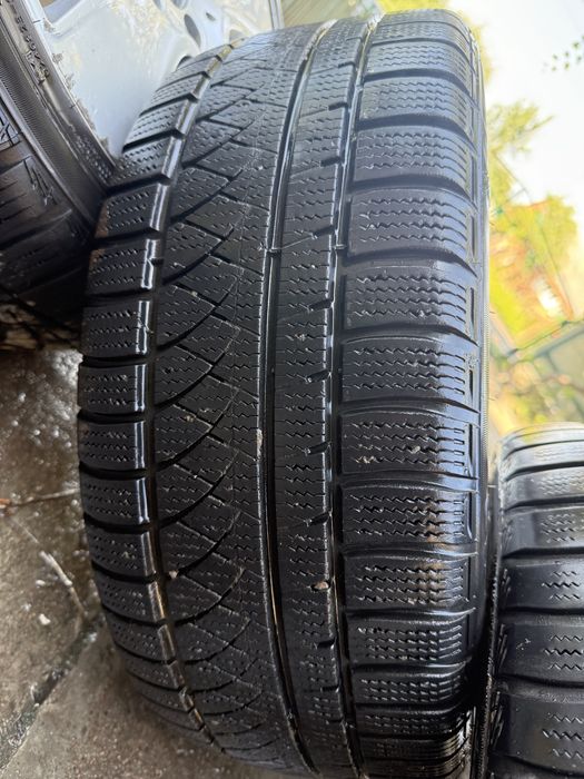 Продам зимову гуму комплектом або парами. 225/45/r17