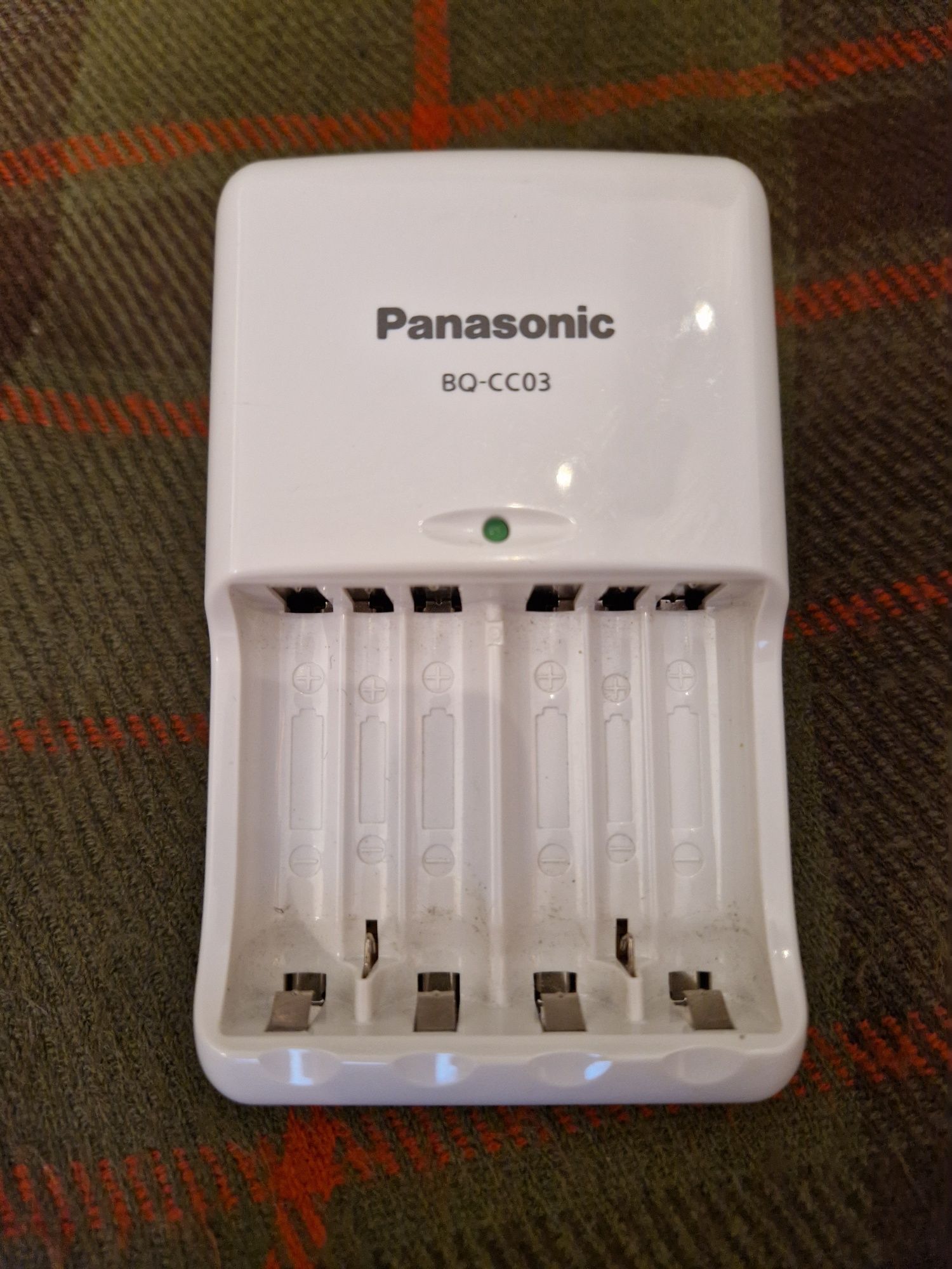Carregador de pilhas Panasonic