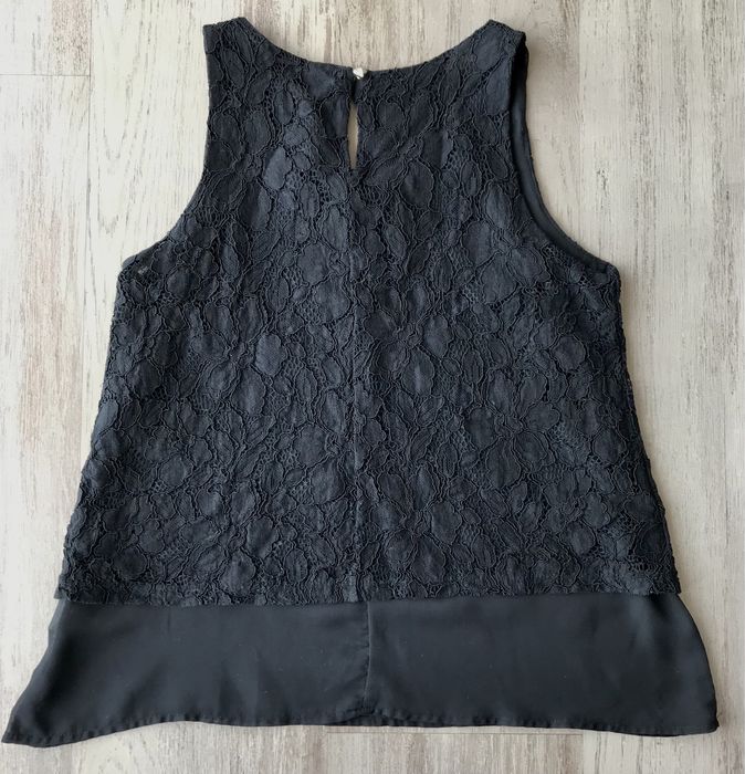 Top preto com renda (Inside, tamanho S)