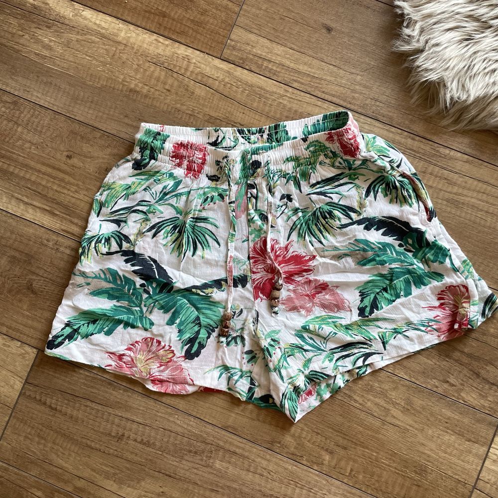 letnie szorty wakacje hawajskie spodenki bermudy H&M 36 wiskoza kwiaty