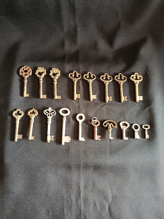 Lote de 18 chaves antigas