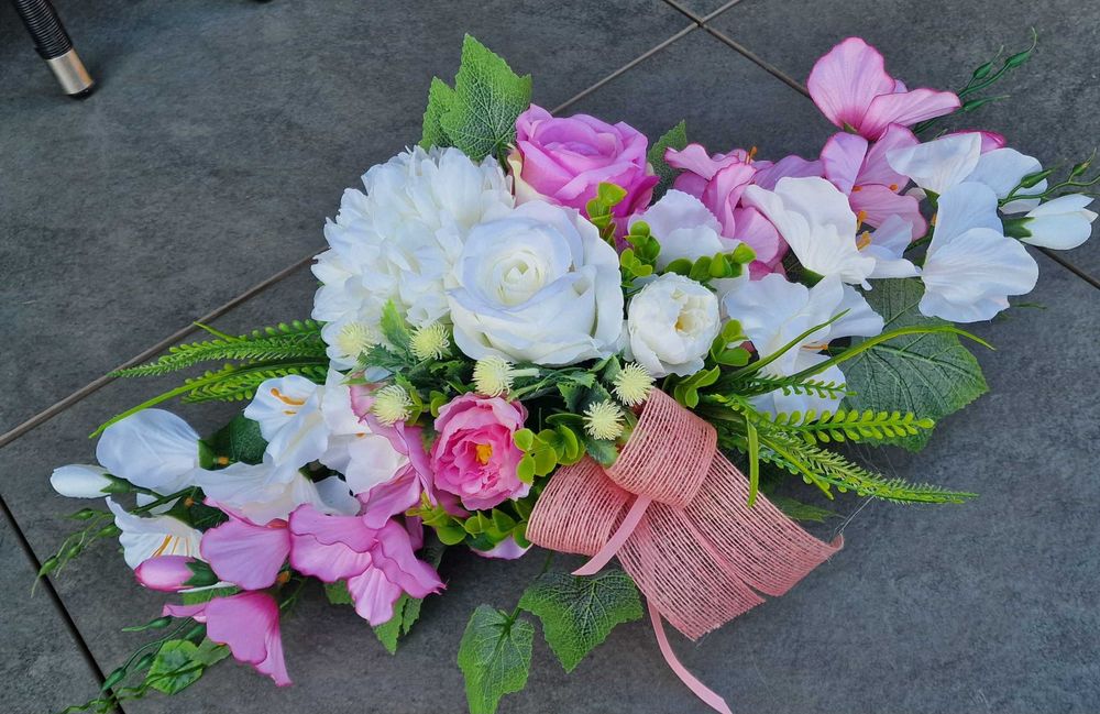 Kompozycja kwiatowa na grób cmentarz stroik ikebana Z150