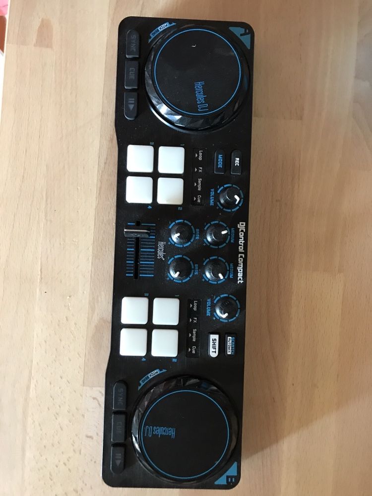 Controlador DJ HERCULES Control Compact USB