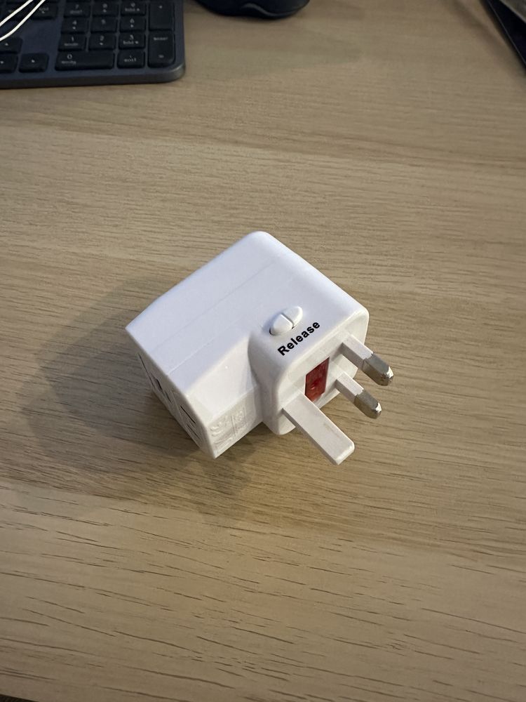 Travel adapter UK/EU/AU/US