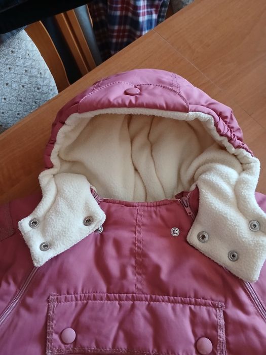 Śliczny zimowy kombinezon