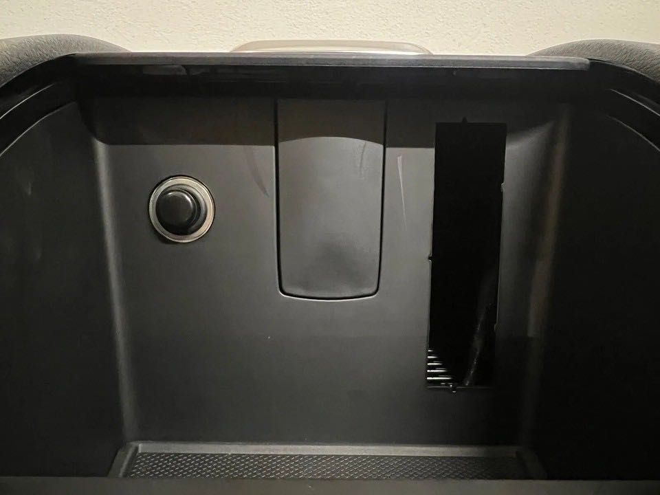 Schowek dolny Mercedes klasa V W447 tunel środkowy 12 V