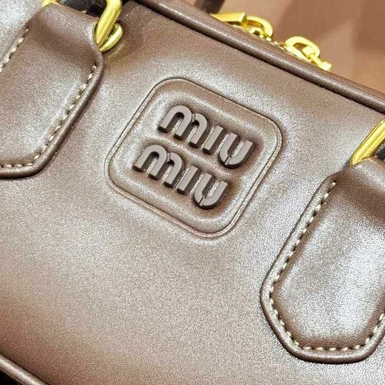 Miu Miu brązowa torba minimalistyczna - używana z charakterem!