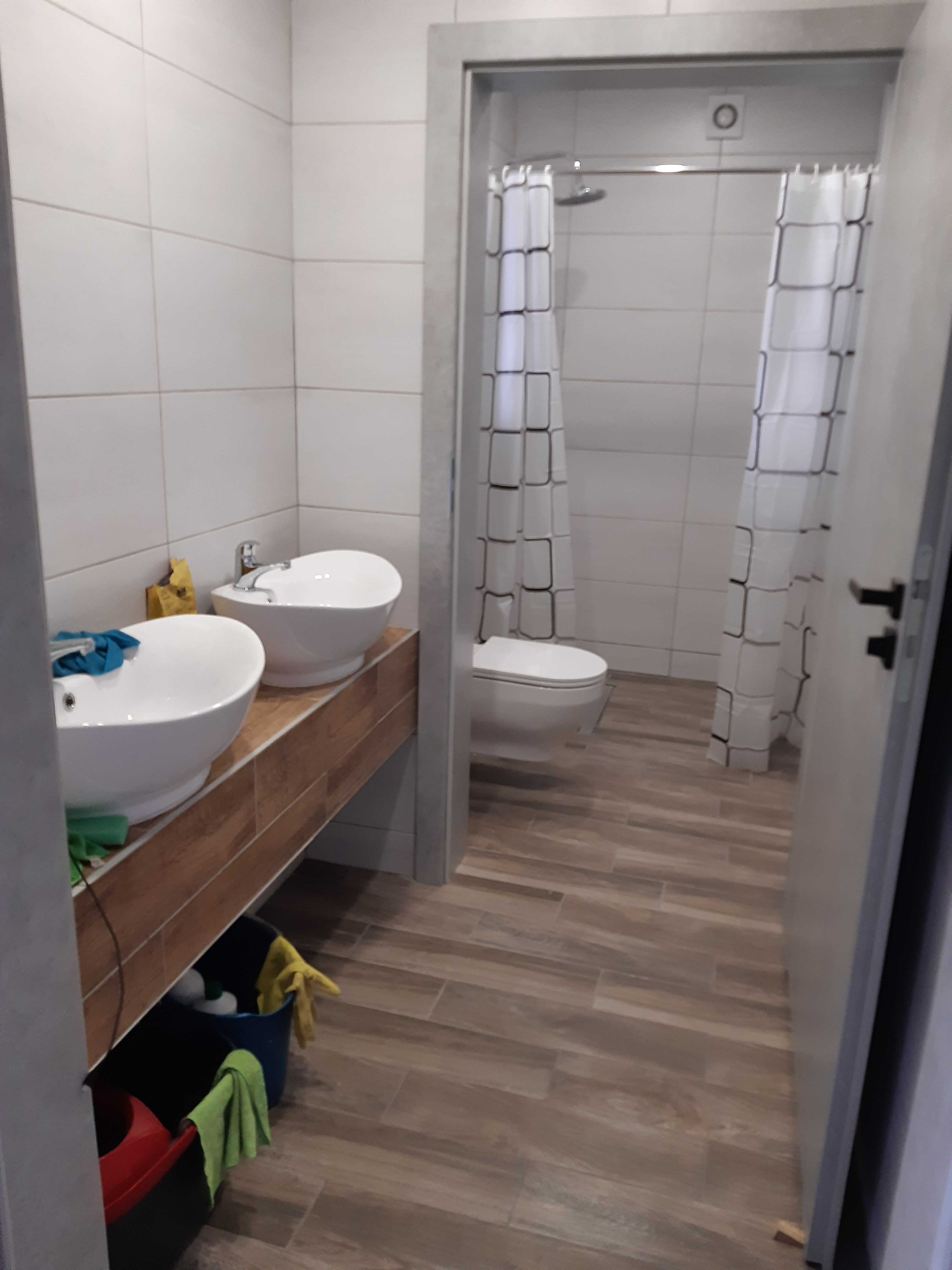 Noclegi pokoje do wynajęcia    Grey House
