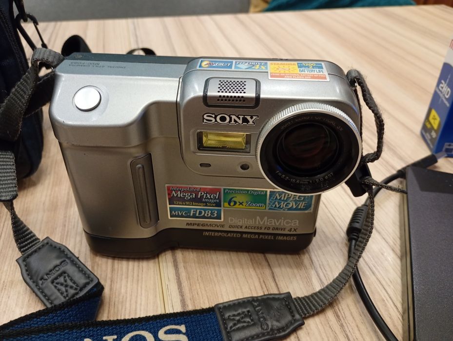 aparat cyfrowy retro SONY MAVICA MVC-FD83 na dyskietki 1,44mb