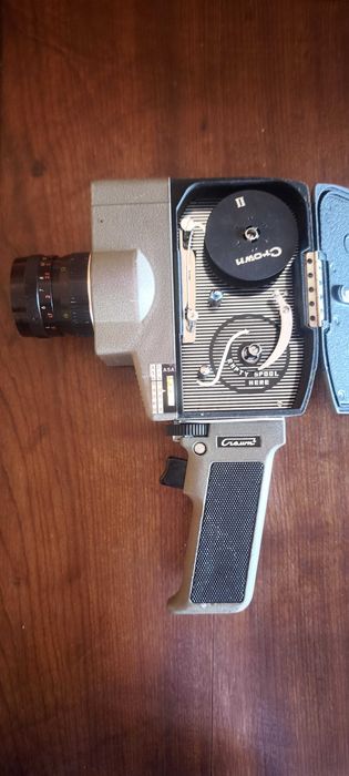 Vendo Máquina de filmar Crown 8 mm ( 1963 ).