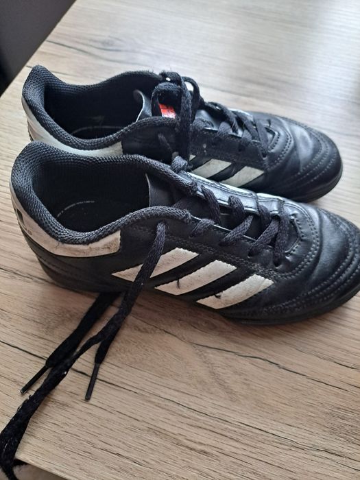 Buty chłopięce do piłki nożnej