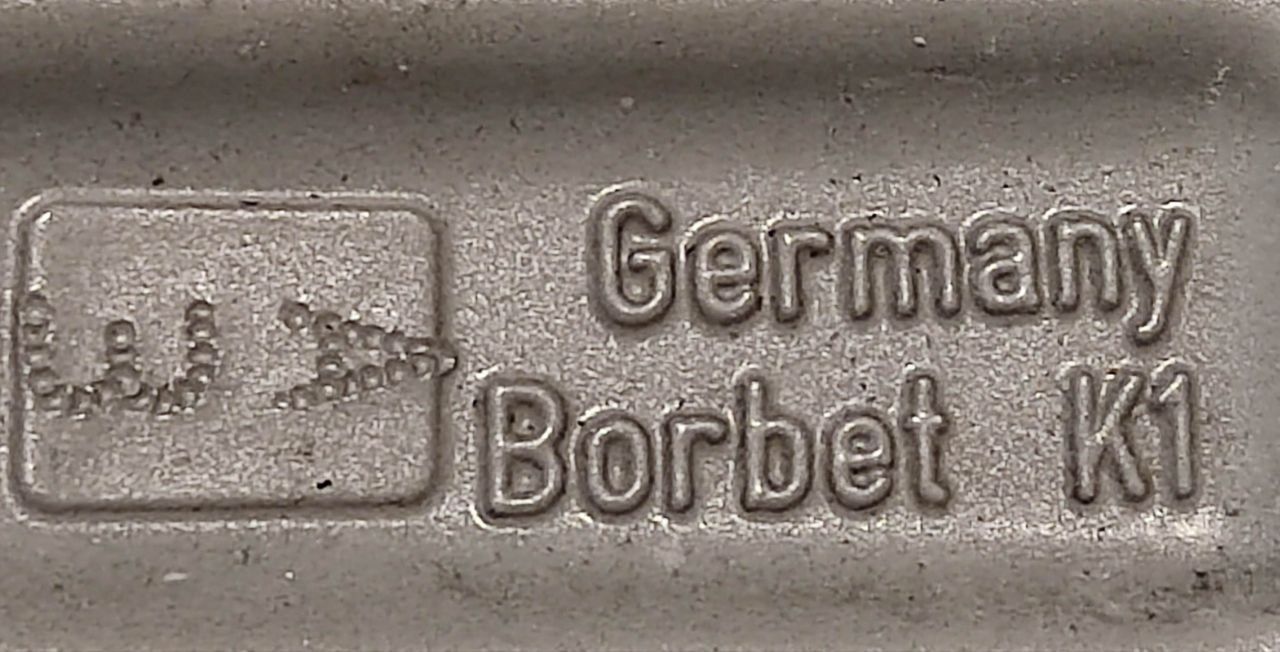Диски 19 дюймов Германия (таких 5 дисков и на трёх из них резина) .