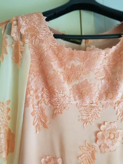 Marque a diferença, com este lindo vestido novo, de festa  ou cerimóni