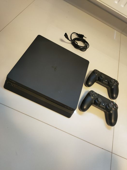 PlayStation 4 w idealnym stanie! Okazja!