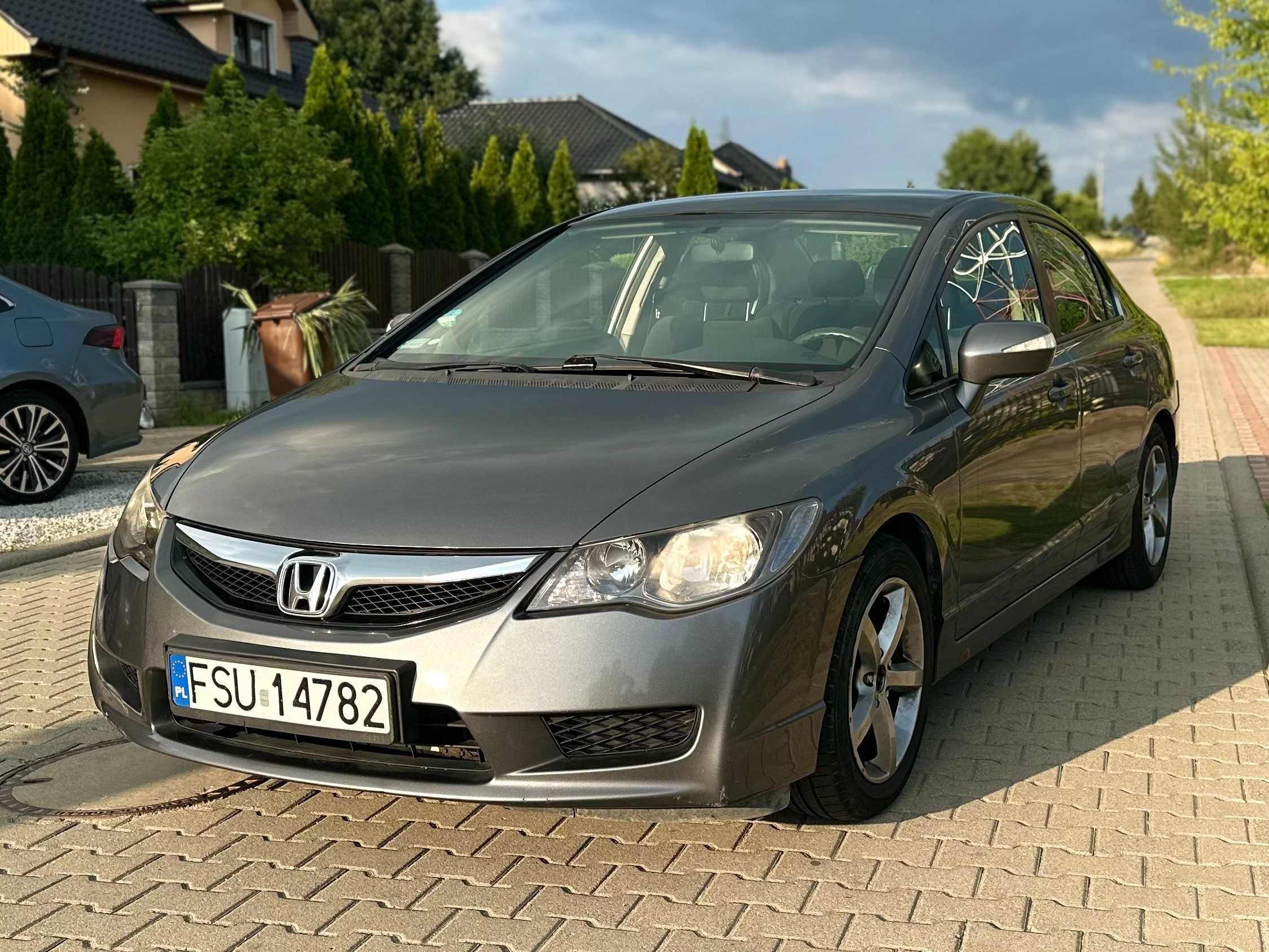 Honda Civic VIII 2009r sprzedam na części