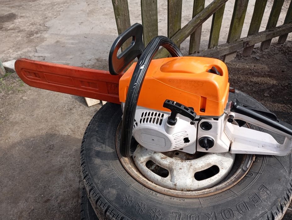 Продаю бензопилу