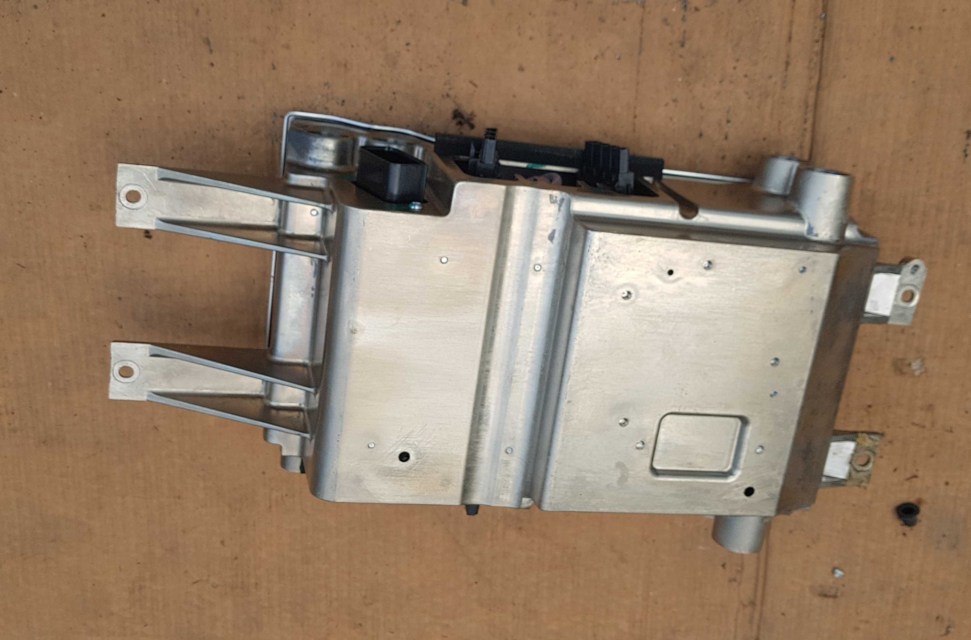 Джаншен бокс генерации Tesla model S 1016561-00-A в наявності Tesla s