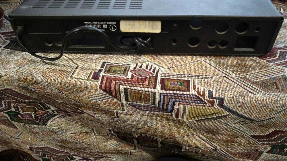 Продам 2-корпуси  тюнера