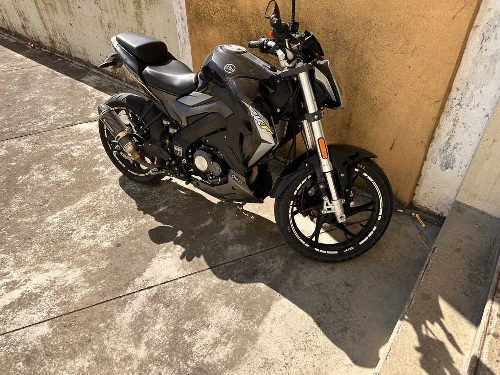 Keeway RKF 125cc com alguns extras, vendo ou troco por algo contactarr