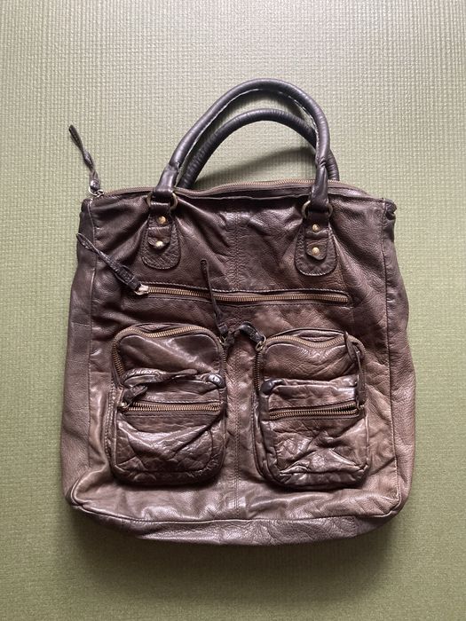 Skórzana torebka mieści A4