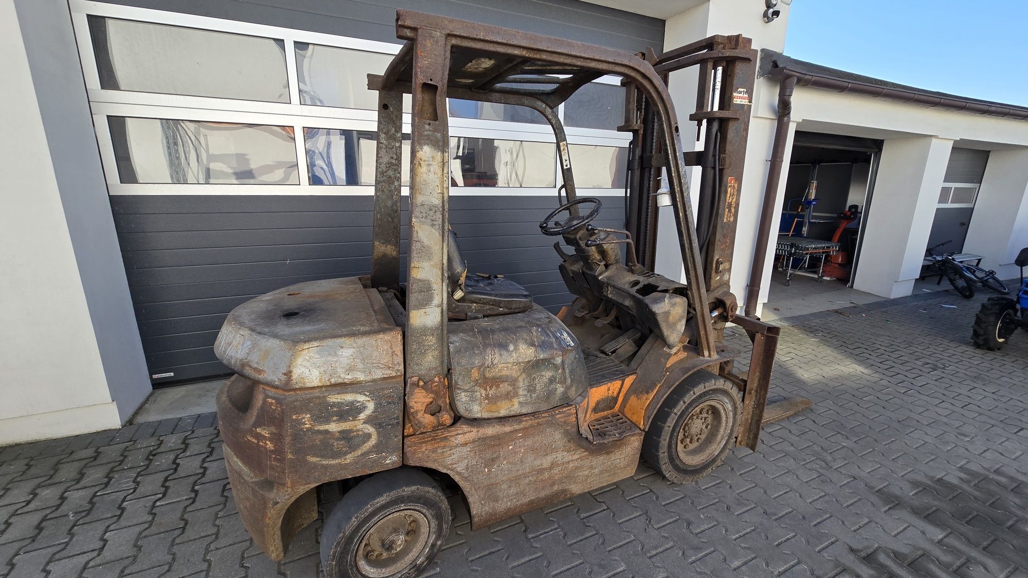 Wózek widłowy toyota 7  2,5 t udźwig sprowadzony Diesel