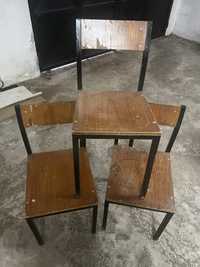 Cadeira de escola antiga