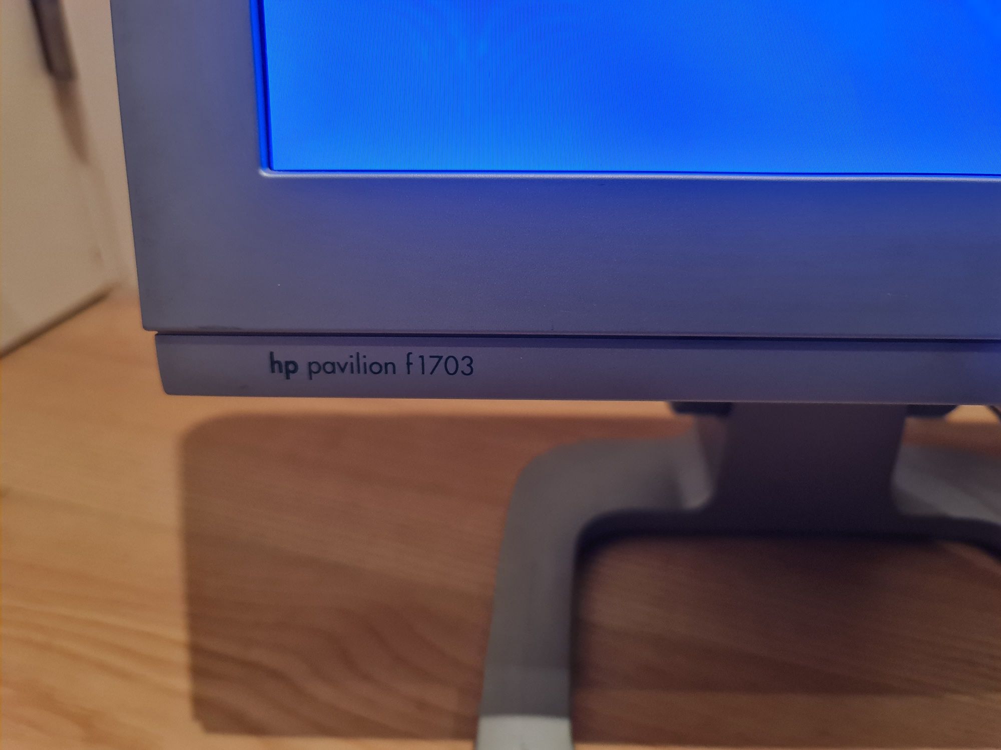 Monitor computador HP pavilion f1703